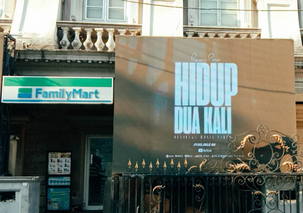 Rayen Pono, Weda Mauve, dan Anastasia Ria Hiasi Videotron di Beberapa Titik Ikonik Jakarta