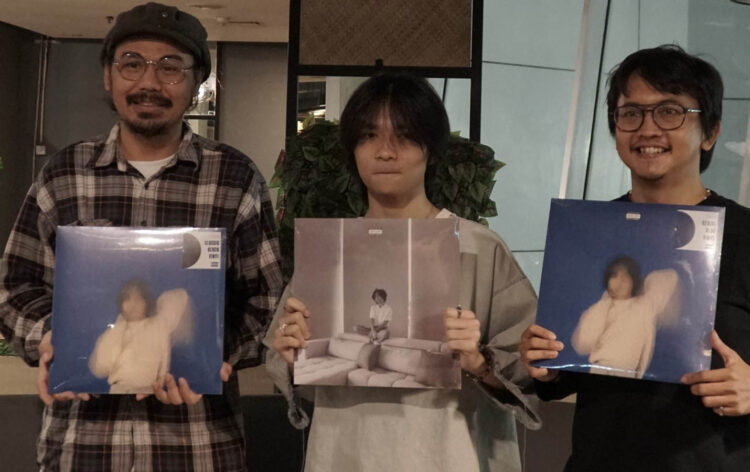 Weda Mauve Album Denial