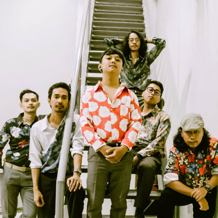 Korekayu Angin Membawamu