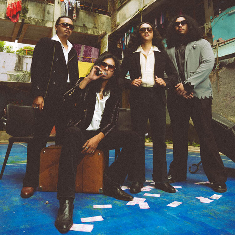 Black Horses Tirani Tua