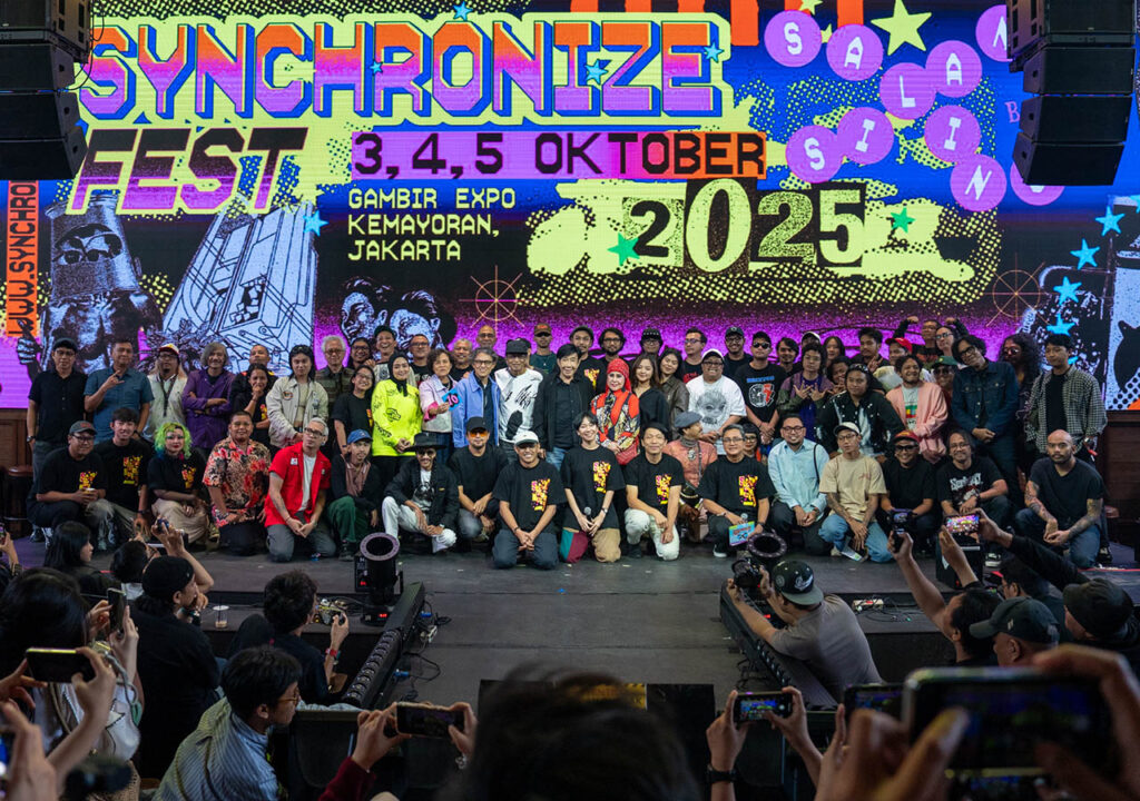 Synchronize Festival 2025, Saling Silang, Musik Indonesia, Festival Musik, Konser Jakarta, Kolaborasi Seni, Seni Kontemporer, Panggung Musik, Musisi Indonesia, Konser Spesial, Musik Lintas Genre, Ekosistem Musik, Festival Seni, Konser Spesial Jakarta, Pertunjukan Musik, Event Jakarta, Festival Indonesia, Musik Lintas Generasi, Seni dan Musik, Perayaan Musik