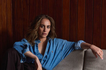 Chloe Stroll Hadirkan Kisah Personal di Album "Bloom in the Break"